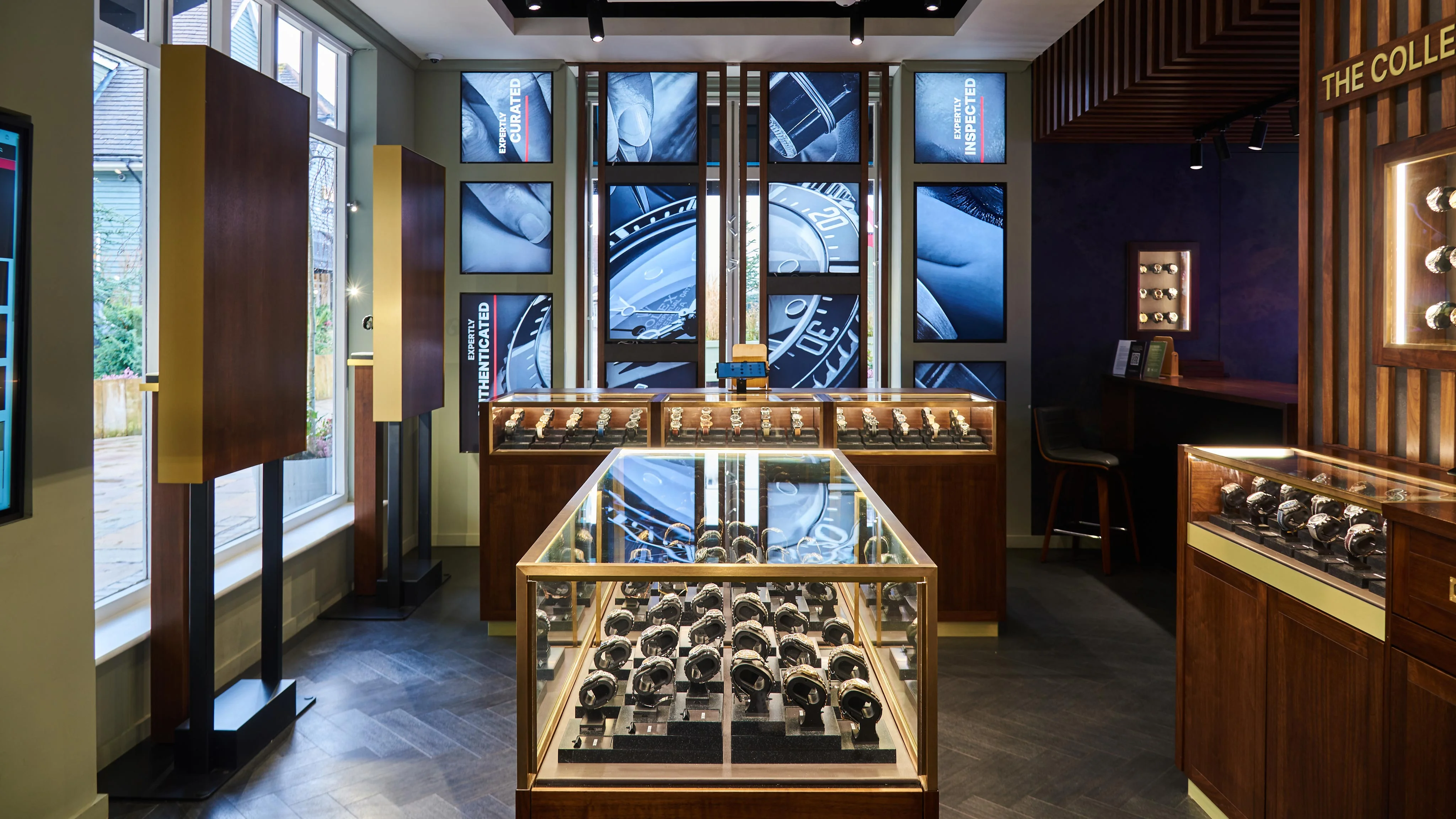 WATCHFINDER counter display - Interior retail design and installation - Attero Retail Design Agency